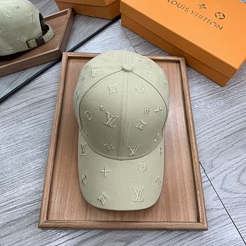 LV Hat 21 Beige