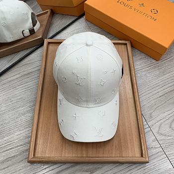 LV Hat 21 White