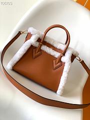 Louis Vuitton On My Side PM Bag Shearling M58918 Size 25cm - 6