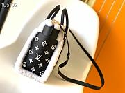 Louis Vuitton On My Side PM Bag Black Shearling M58918 Size 25x20x12 cm - 6