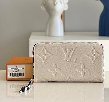 Louis Vuitton Zippy Wallet Creme M80685 Size 19.5cm 