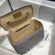 Chanel Medium Classic Box A88828 Size 16cm - 4