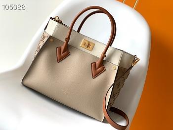 Louis Vuitton On My Side Wool Details In Beige M58918 Size 25cm