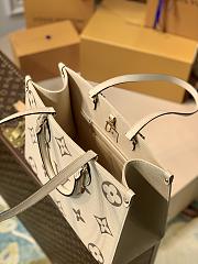Colestore Louis Vuitton Onthego Monogram Tote Bag Size 35cm  - 3