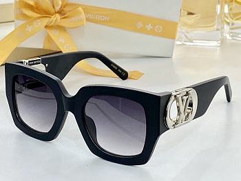 Louis Vuitton Sunglasses Logo
