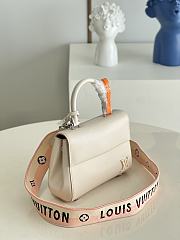 Louis Vuitton Cluny Mini Crema Epi Leather M58931 Size 20cm  - 2