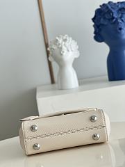 Louis Vuitton Cluny Mini Crema Epi Leather M58931 Size 20cm  - 3