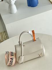 Louis Vuitton Cluny Mini Crema Epi Leather M58931 Size 20cm  - 6