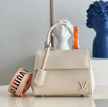 Louis Vuitton Cluny Mini Crema Epi Leather M58931 Size 20cm 