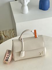 Louis Vuitton Cluny Creme Epi Leather M58931 Size 28cm - 2