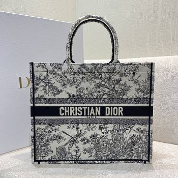 Dior Book Tote Flowers Embroidery Size 42cm