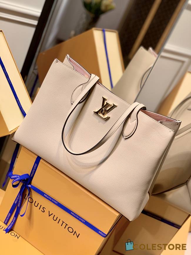 Louis Vuitton Shopper Lock Me Size 38cm - 1