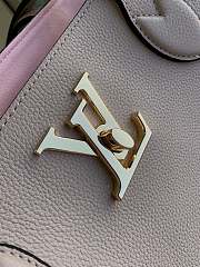 Louis Vuitton Shopper Lock Me Size 38cm - 2