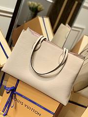 Louis Vuitton Shopper Lock Me Size 38cm - 4