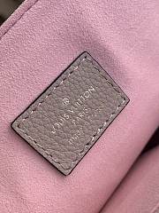 Louis Vuitton Shopper Lock Me Size 38cm - 6