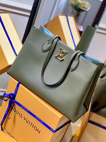 Louis Vuitton Shopper Lock Me in Khaki Size 38cm