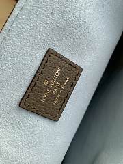 Louis Vuitton Shopper Lock Me in Khaki Size 38cm - 5