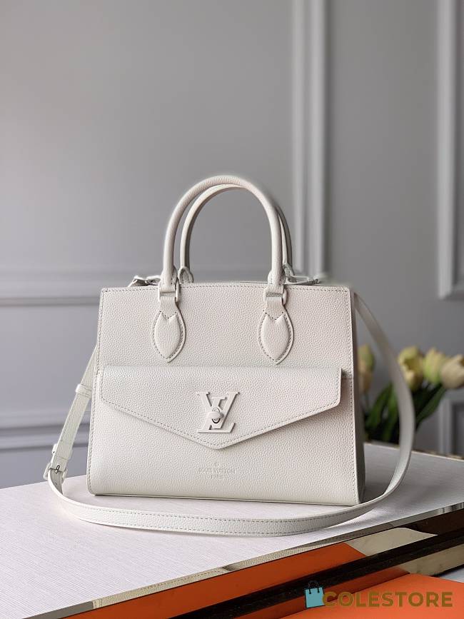 Louis Vuitton Lock Me Monochrome Handbag In White 27.5cm - 1