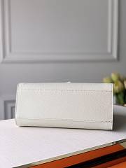 Louis Vuitton Lock Me Monochrome Handbag In White 27.5cm - 6