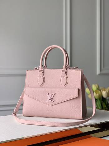 Louis Vuitton Lock Me Monochrome Handbag In Rose Tote 27.5cm