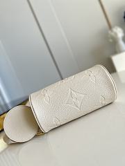 Louis Vuitton Papillon In White M45707 Size 20cm - 5