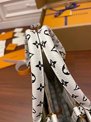 LV Onthego Monogram Green White Canvas Shoulder Bag 41cm - 3