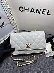 Wallet on chain chanel 19 leather handbag Chanel White in Leather - 29706974