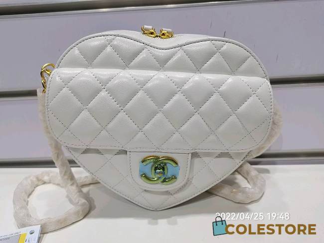 Chanel 22S Heart Bag In White AS2061 Size 20×17×6.5cm - 1