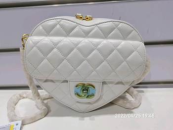 Chanel 22S Heart Bag In White AS2061 Size 20×17×6.5cm
