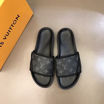 Louis Vuiiton Black Slipper