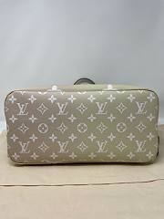 Louis Vuitton Neverfull MM in Sunset Kaki 31cm - 3