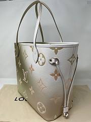 Louis Vuitton Neverfull MM in Sunset Kaki 31cm - 2