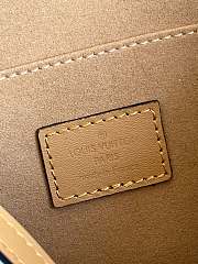 Louis Vuiiton Dauphine MM Ecru White 25cm - 2