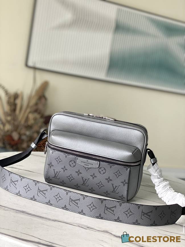 Louis Vuiiton Outdoor Messenger Silver 26cm - 1