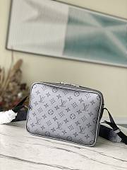 Louis Vuiiton Outdoor Messenger Silver 26cm - 5