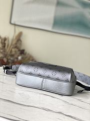 Louis Vuiiton Outdoor Messenger Silver 26cm - 6