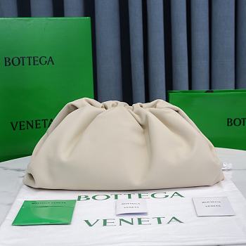 Bottega Venata Pouch Clutch Bag in White 38cm