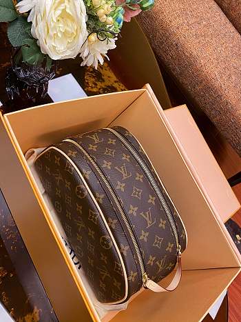 Louis Vuitton King Size Toiletry Bag M47528 Size 28x16x13cm