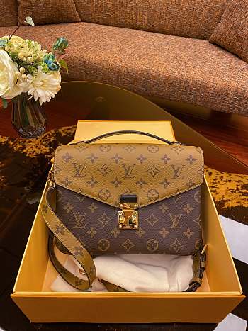 Louis Vuitton Pochette Metis Monogram Reverse M44876 size 25x19x9 cm