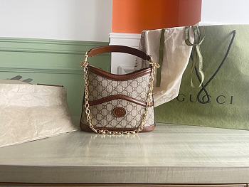 Gucci Large shoulder bag with Interlocking G 696011 Beige 24.5×20×8cm