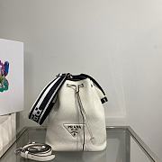 Prada White Leather bucket bag 1BE060 Size 20x25x14cm - 1