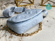 Louis Vuiiton Wallet On Strap Bubblegram M81399 Blue 20cm - 6