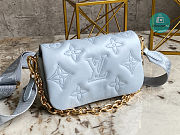 Louis Vuiiton Wallet On Strap Bubblegram M81399 Blue 20cm - 5