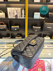 Chanel Small Flap Bag Lambskin Black 20cm - 2