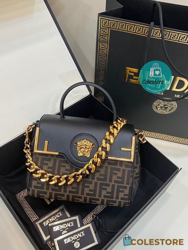 Fendi Fendace La Medusa Medium Handbag 25x15x22 cm - 1