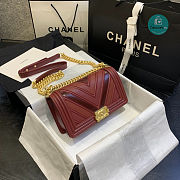Chanel Medium Boy Chevrom Red 67086 25cm - 1