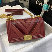 Chanel Medium Boy Chevrom Red 67086 25cm - 4