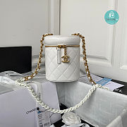 Chanel Small Vanity Case Lambskin In White AS3210 Size 16x13x11cm - 1