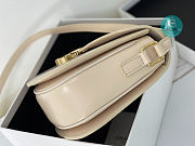 Celine Teen Besace Triomphe In Shiny Calfskin In White 19x16x8 cm - 4