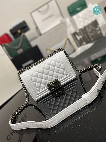 Chanel Boy Flap Bag In White Chervon Calfskin 67085 Size 20cm